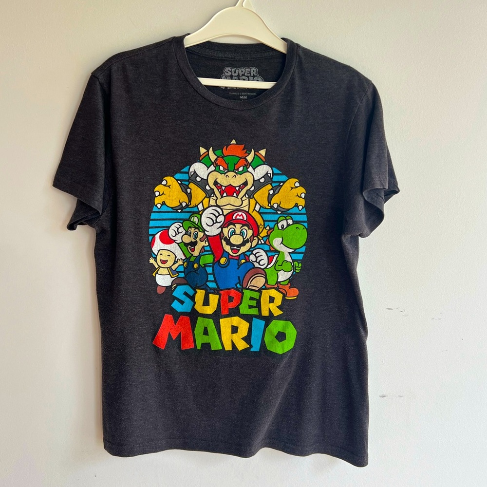 Nintendo Super Mario  Graphic Black T-Shirt youth size Medium cotton blend